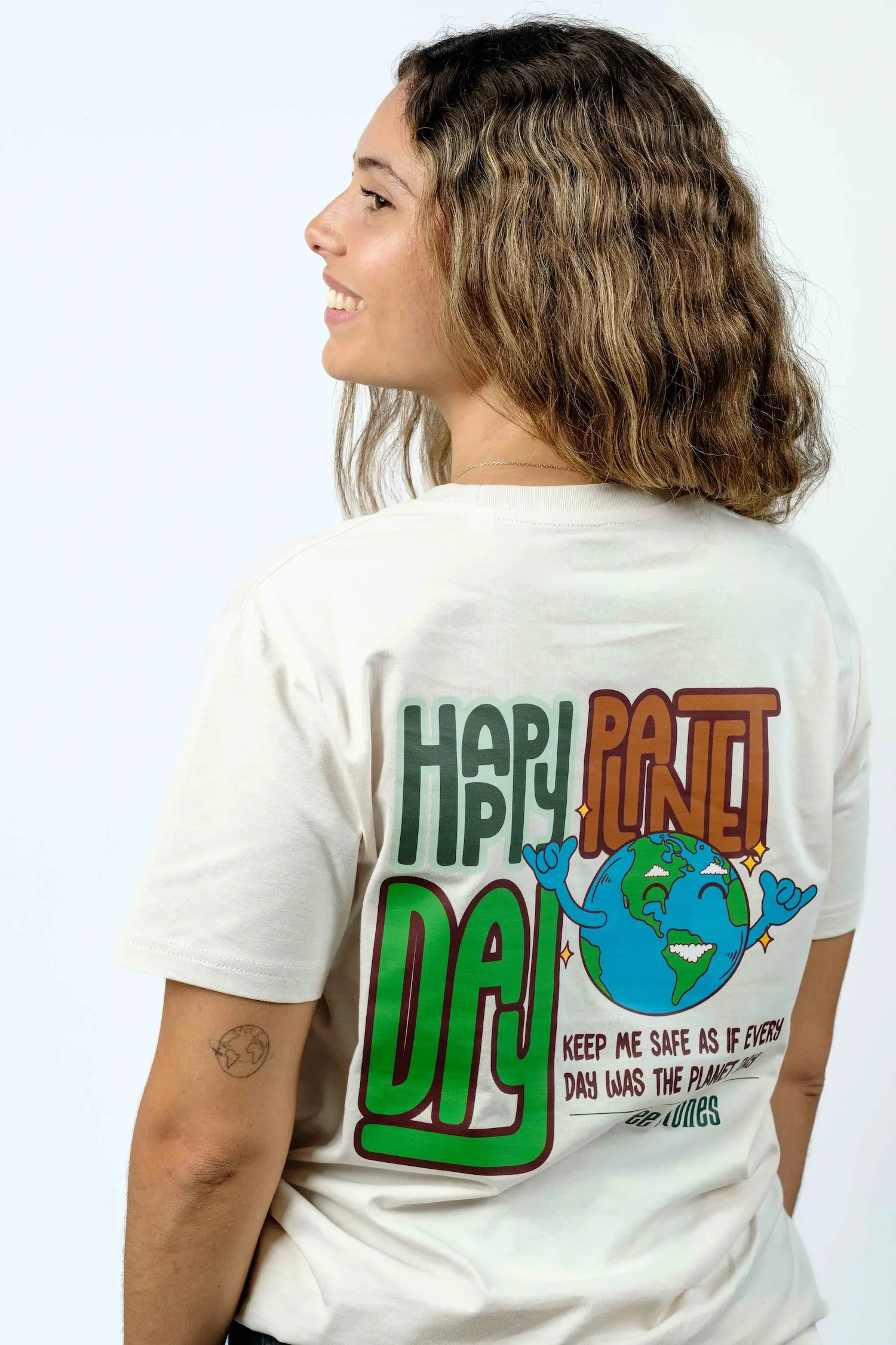 VINTAGE PLANET DAY TEE