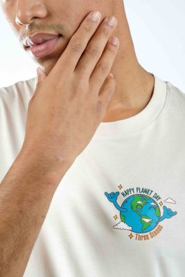 VINTAGE PLANET DAY TEE
