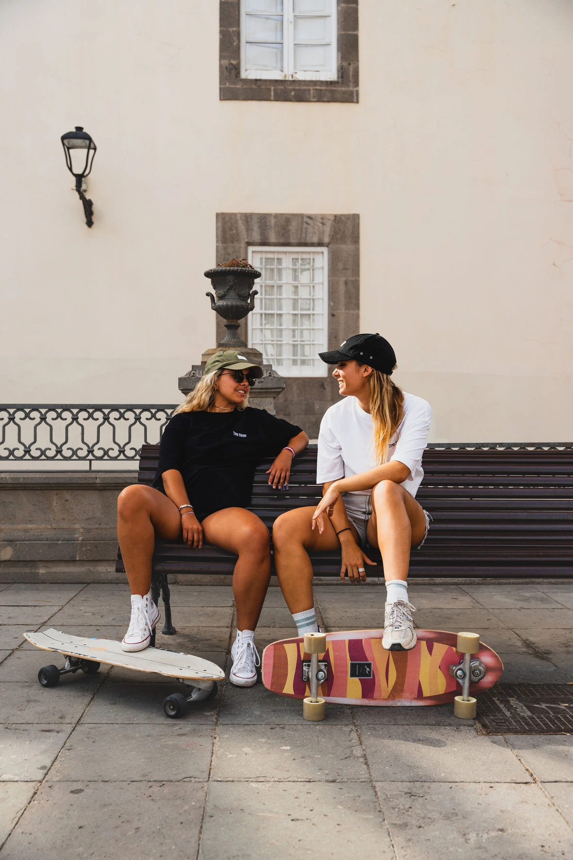 BLACK BASIC OVERSIZED TEE